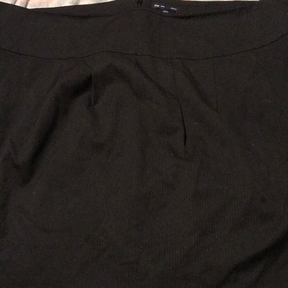 GAP womens size 20 pin stripe pencil skirt in black